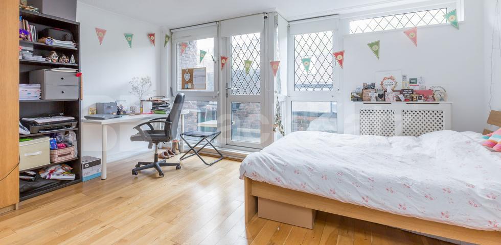 			NEW INSTRUCTION!, 4 Bedroom, 1 bath, 1 reception Flat			 Portobello Road, PORTOBELLO 